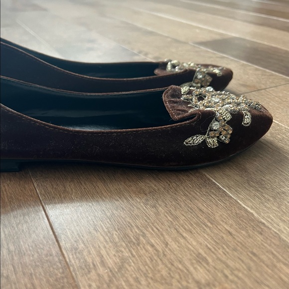 Fancy velvet flats with hand embroidery size 8 - Picture 2 of 2